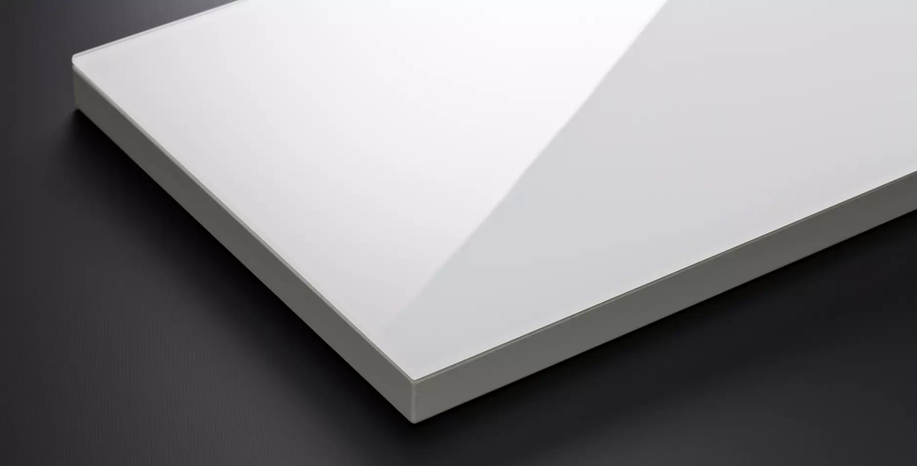 <img src='assets/img/niemann-white.png' width='180' alt='Niemann Polska logo' class='niemann'><br>Produkcja<br>frontów akrylowych